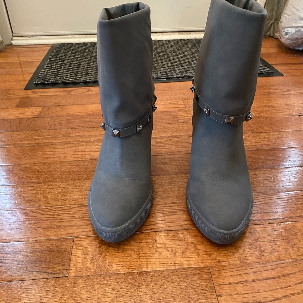 JENNIFER LOPEZ RHEENA STUDDED GRAY WEDGE BOOTIES